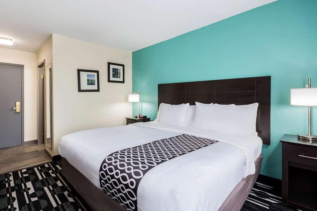 Baymont By Wyndham Oklahoma City Bricktown Room photo
